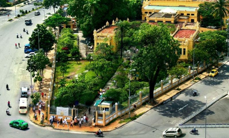 Bảo tàng Chăm Đà Nẵng với kiến trúc độc đáo và các hiện vật điêu khắc cổ, điểm du lịch văn hóa